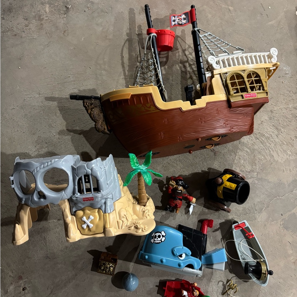 Fisher Price Pirate Ship Vintage 1994 skull island